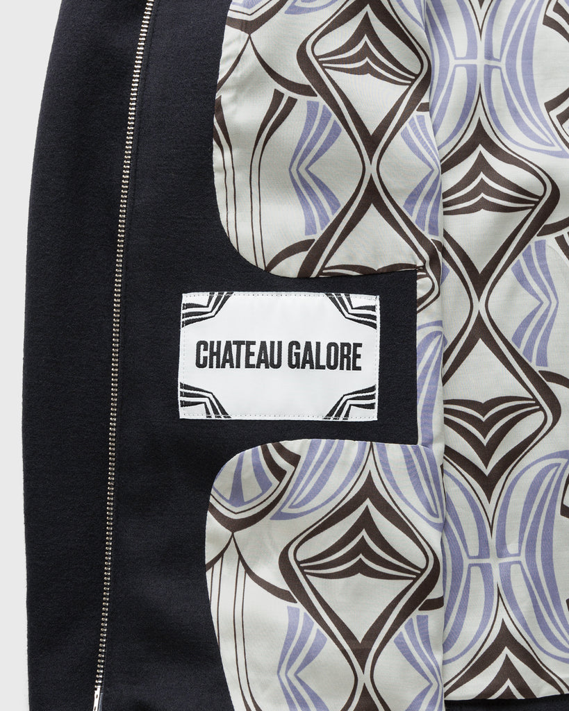 Innenansicht von blauer Wolljacke mit Viscose-Lining im Art Nouveau-Muster