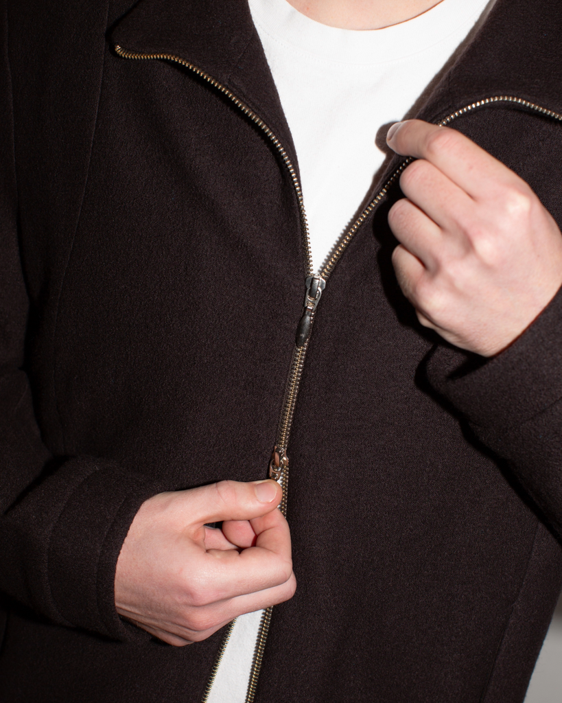 Elegante, sportliche Jacke mit Reißverschluss aus braunem Wolljersey