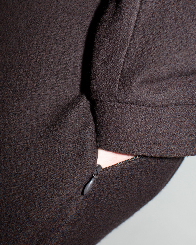 Elegante, sportliche Hose mit Seitentasche aus braunem Wolljersey